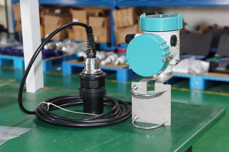 4-20mA Ultrasonic water fuel tank level sensor