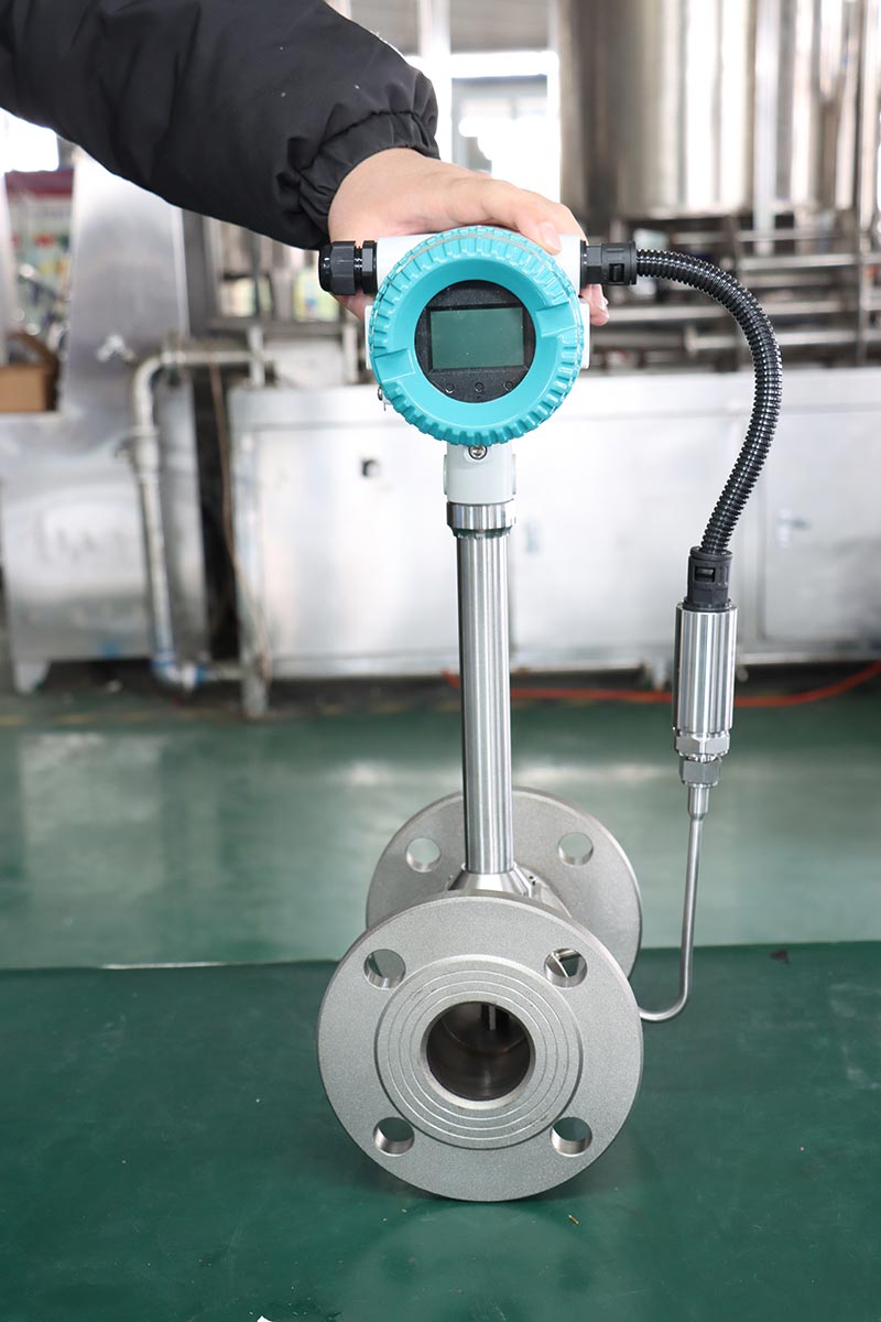 1.0% accuracy reliable steam measurement device HART vortex flow meter
