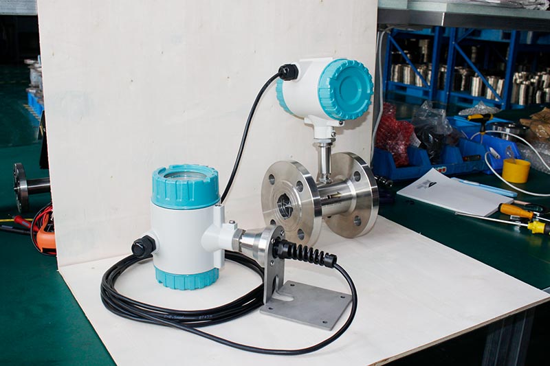 High precision liquid turbine flowmeter clamp type turbine flow meter for liquids pure water meter