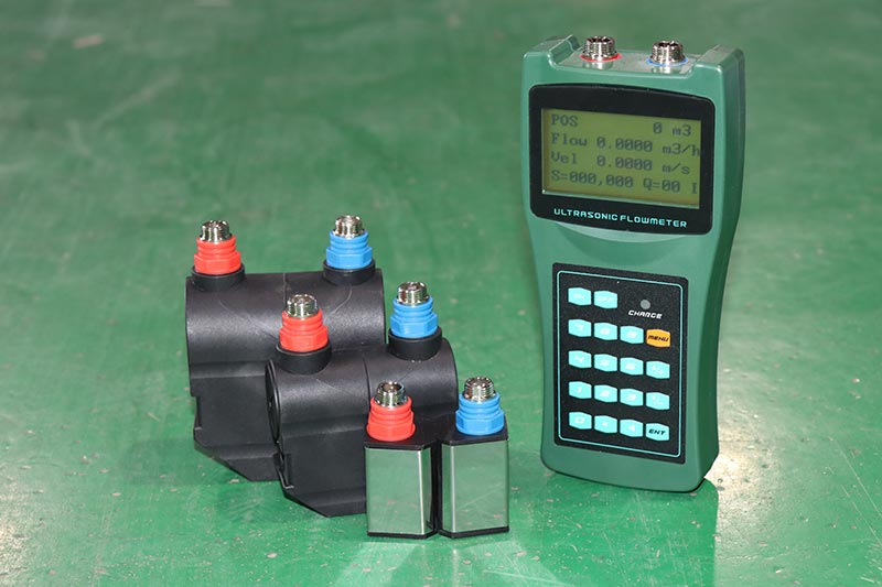 Portable clamp on ultrasonic flowmeter for pipe handheld ultrasonic flowmeter