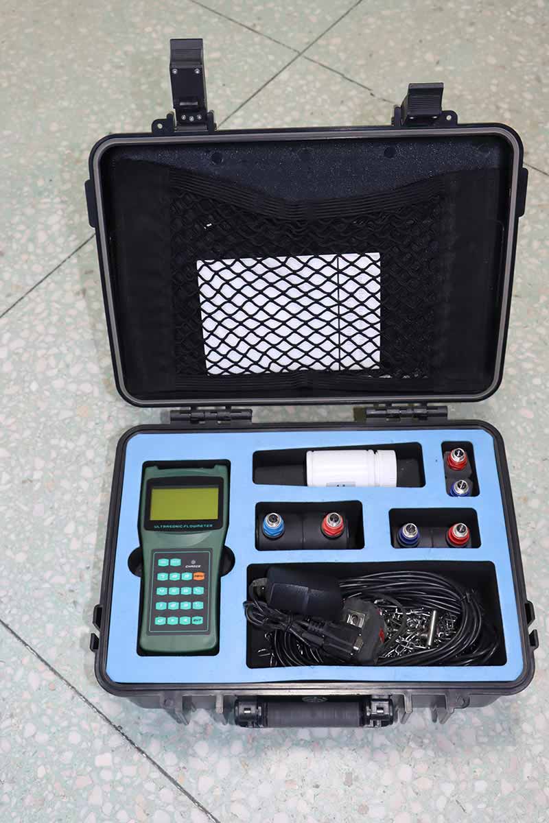 Portable ultrasonic flow meter water clamp on type ultrasonic flowmeter