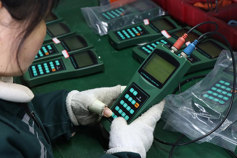 Portable ultrasonic flowmeter Water flow meter price