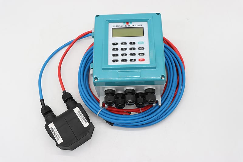 Q&T 220VAC 4- 20ma and pulse output wall-mounted type ultrasonic flowmeter