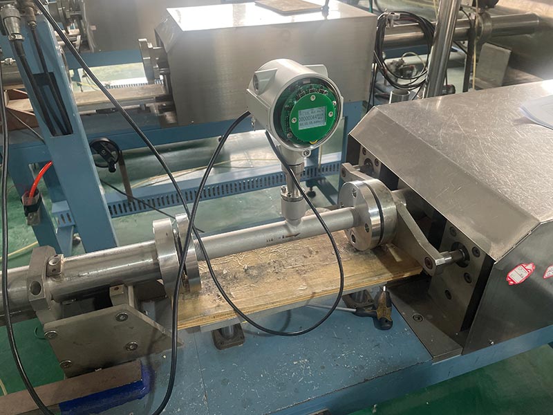 Remote LCD display thermal gas mass flow meter