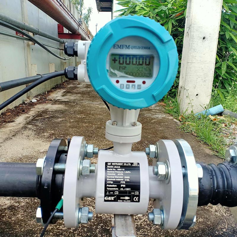 China high accuracy ¡À0.2% DN3-DN3000 Magnetic flow meter with grounding rings