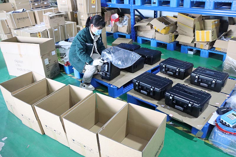 Handheld water flowmeter portable ultrasonic clamp on type flow meter