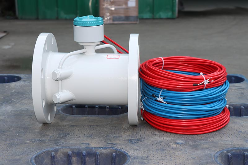 High accuracy inline ultrasonic flow meter