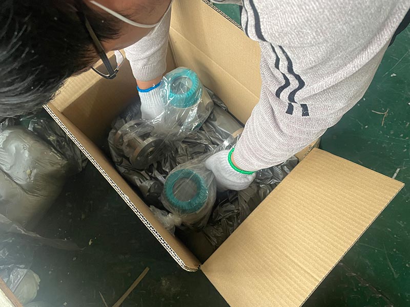 High quality Alcohol Methanol 24VDC Power output 4-20mA Water Clamp Turbine Flowmeter