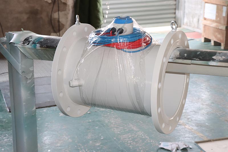 Inline ultrasonic water flow meters