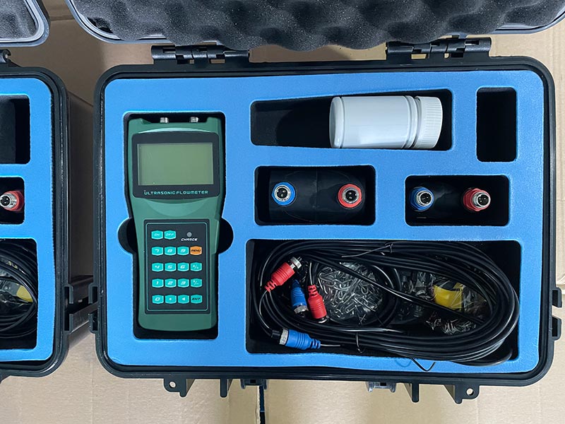 RS232 3.6V Lithium Battery Digital Water Handheld Ultrasonic Flow Meter