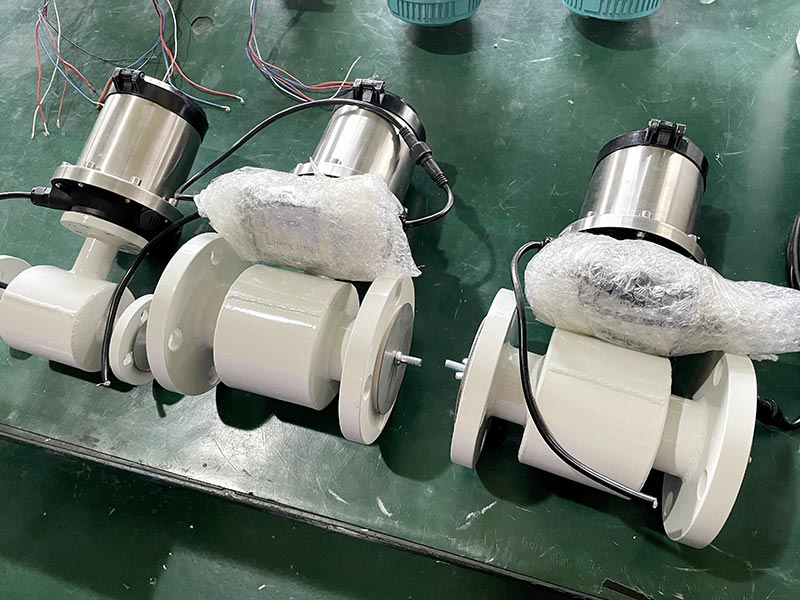 CE proved 12 inches battery operated electromagnetic flow meter