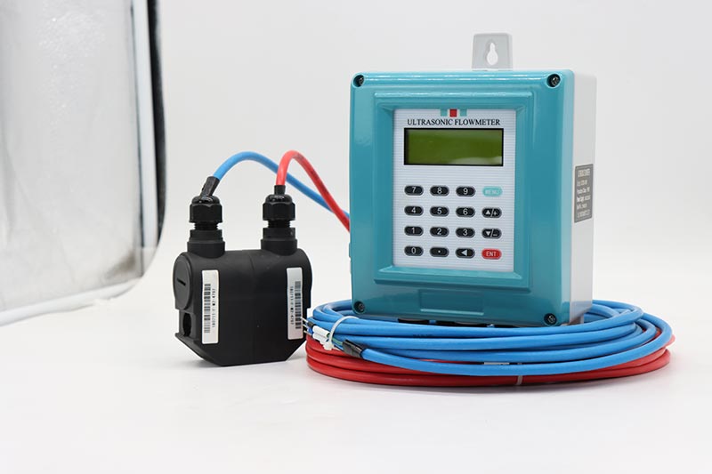 Digital water ultrasonic flow meter