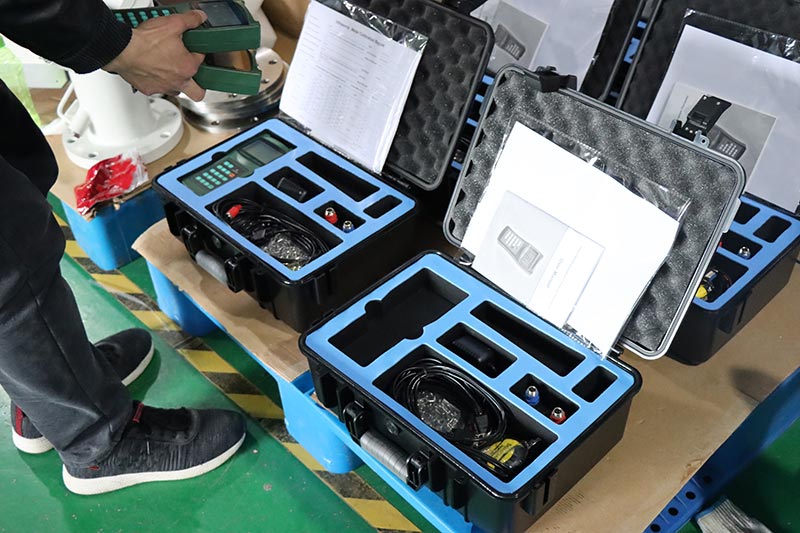 QTDS-100H handheld liquid ultrasonic flow meter China supplier