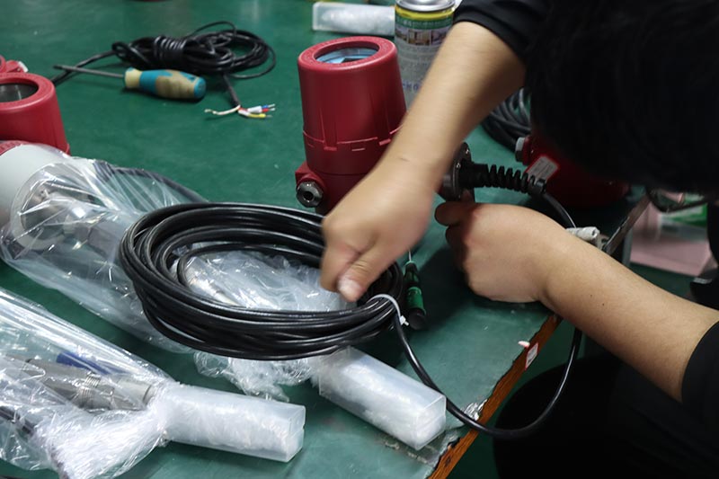 Split LCD display thermal air flow meter