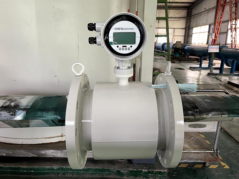 carbon steel sensor magnetic flowmeter with compact structurer and 24VDC for water