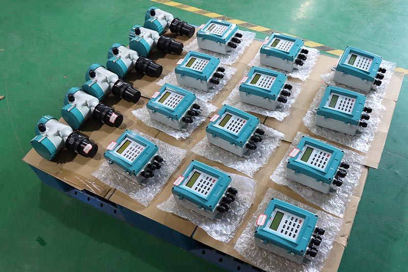 Digital wall Mounted Clamp on Ultrasonic transducer