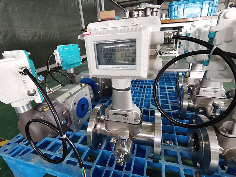 QTWG hot sell DN200 natural gas digital gas turbine meters