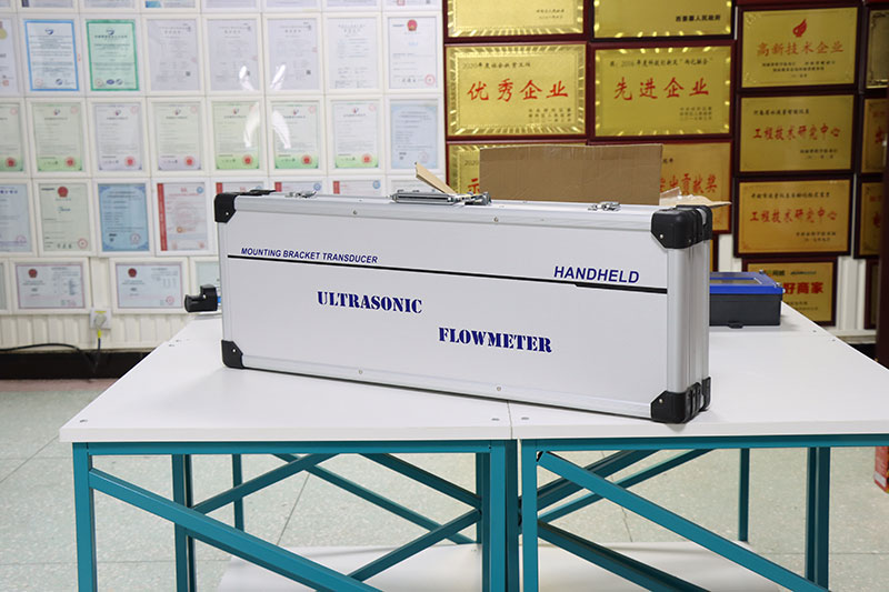 Digital Flow Transmitter Portable Ultrasonic Flow Meter