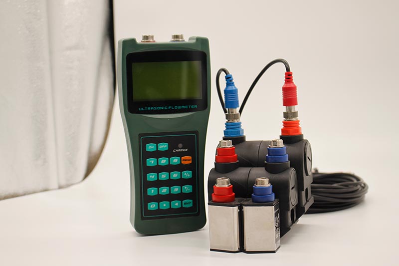 Portable ultrasonic sensor liquid flow meterQ&T Instrument Co.,Ltd