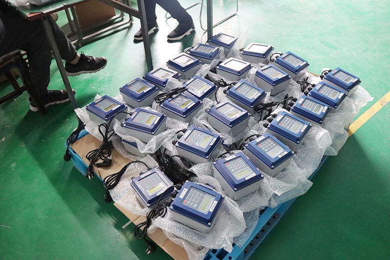 High quality clamp on water ultrasonic flow meter portable ultrasonic flowmeter Water flow meter