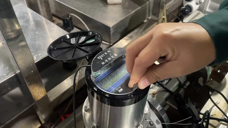 Insertion connection QINGTIAN 3.6V battery powered magnetic flowmeter