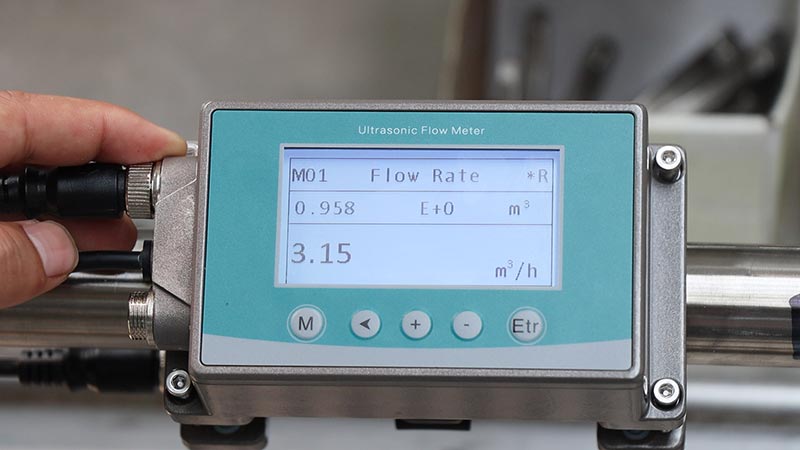 Non invasive clamp on high accuracy 1.0% Modbus RTU clamp on flow meter