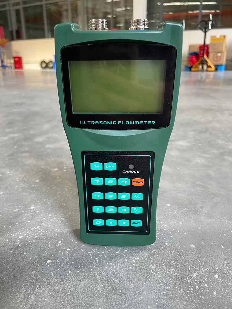Portable ultrasonic sensor liquid flow meter