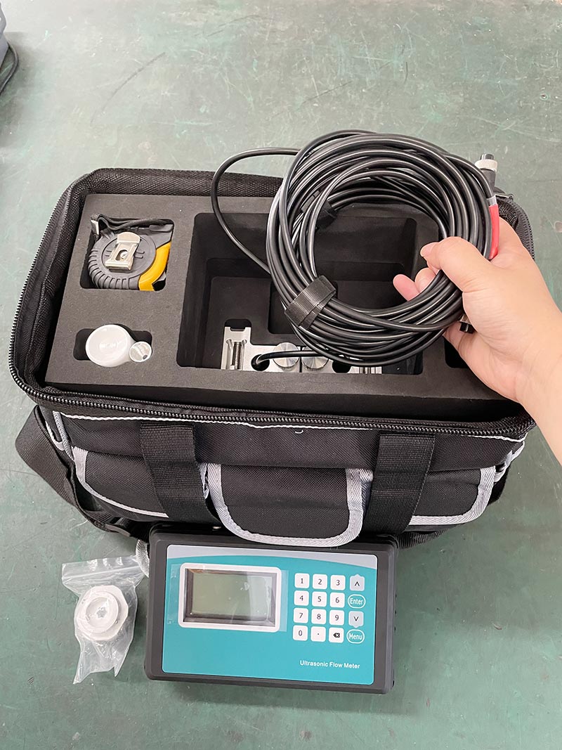 QT621 Built-in Printer series portable ultrasonic flow meter measuring instruments clamp on type flow meter