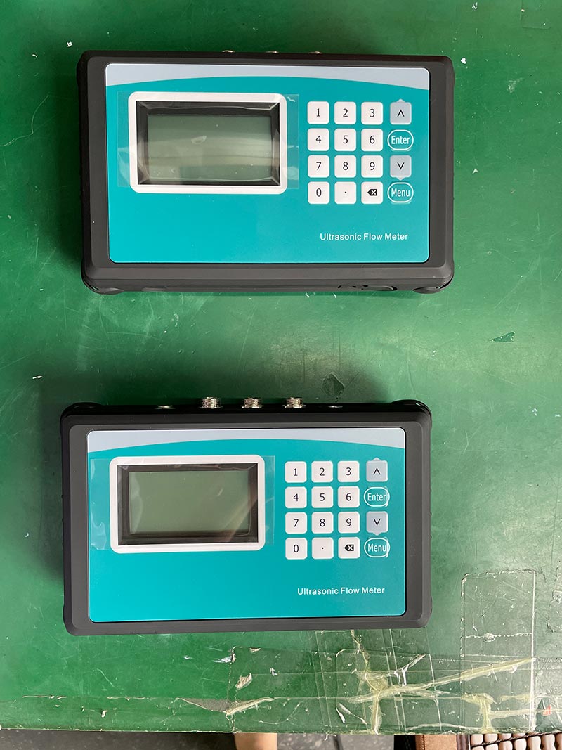 QT621 battery powered clamp on portable type ultrasonic flow meters