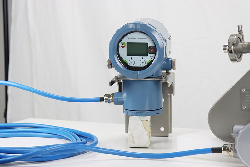 Reliable 4-20mA output coriolis type mass flow meter