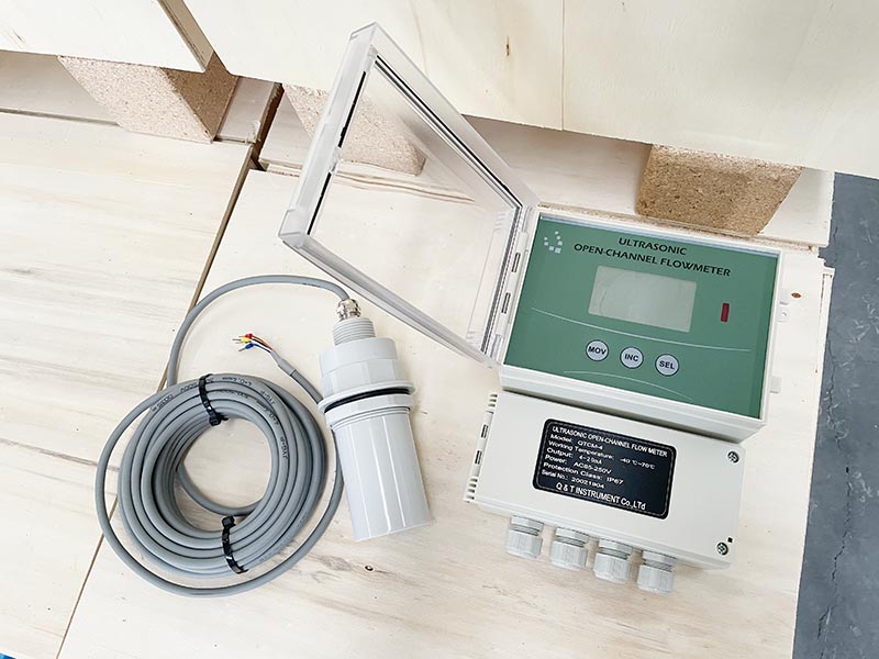 Reliable 4-20mA output solar power Waste Water Open channel flow meter