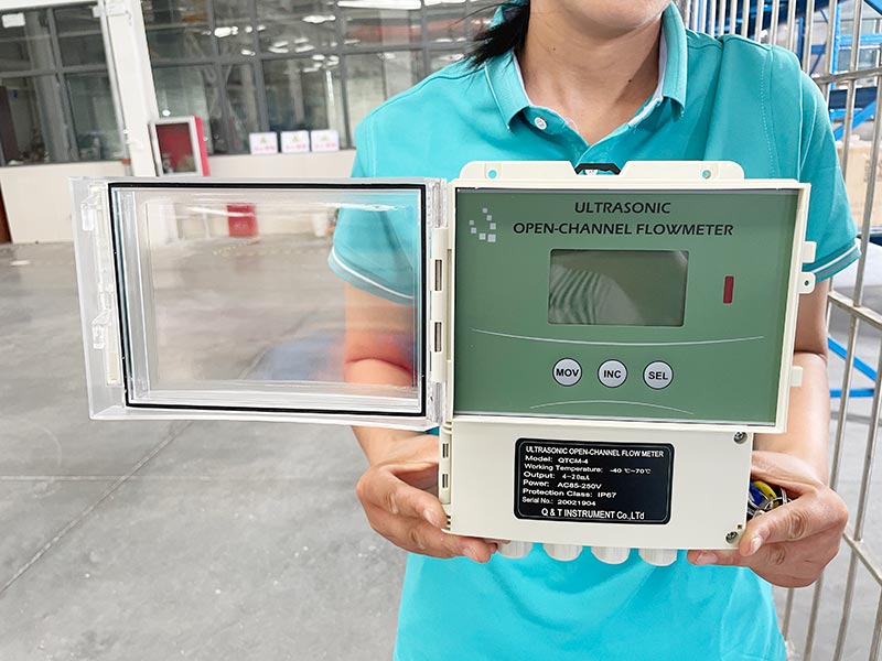 Solar power GPRS Open Channel Flow Meter Q&T Ultrasonic open channel meter