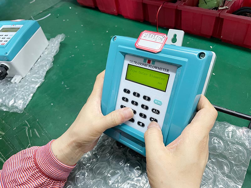 Ultrasonic clamp-on flow meter water flowmeter flow rate sensor cheap ultrasonic flow meter