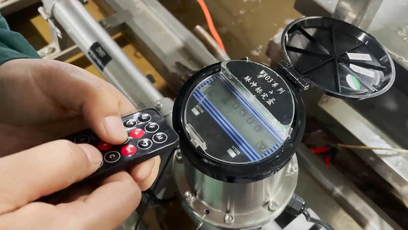 Wafer connection Sufficient stock 3.6V battery powered mag flow meter