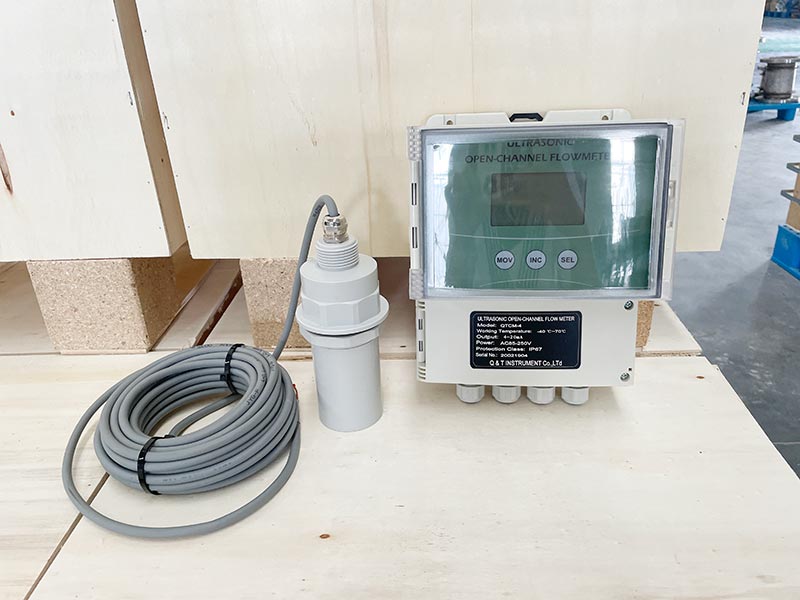 river lake irrigation water meter solar power open channel flow meter