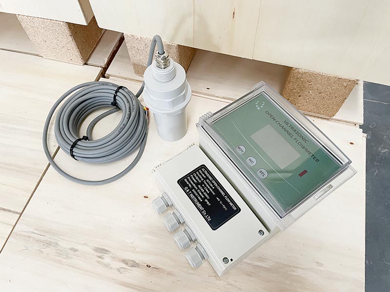 ultrasonic water meters solar power open channel waste water flow meter