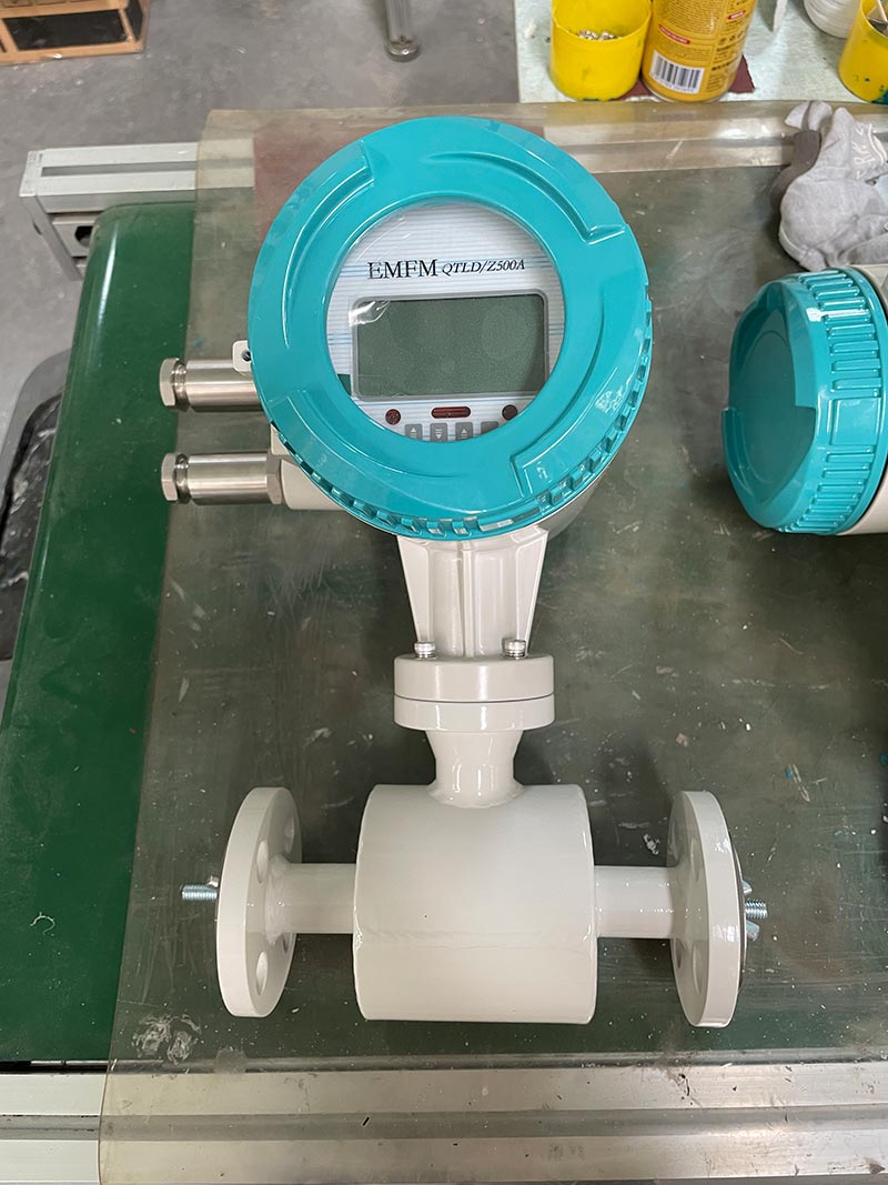 High Accuray Sewage Split Water Electromagnetic Flow Meter Magnetic Flowmeter with IP68 Water-Proof Flowmeter