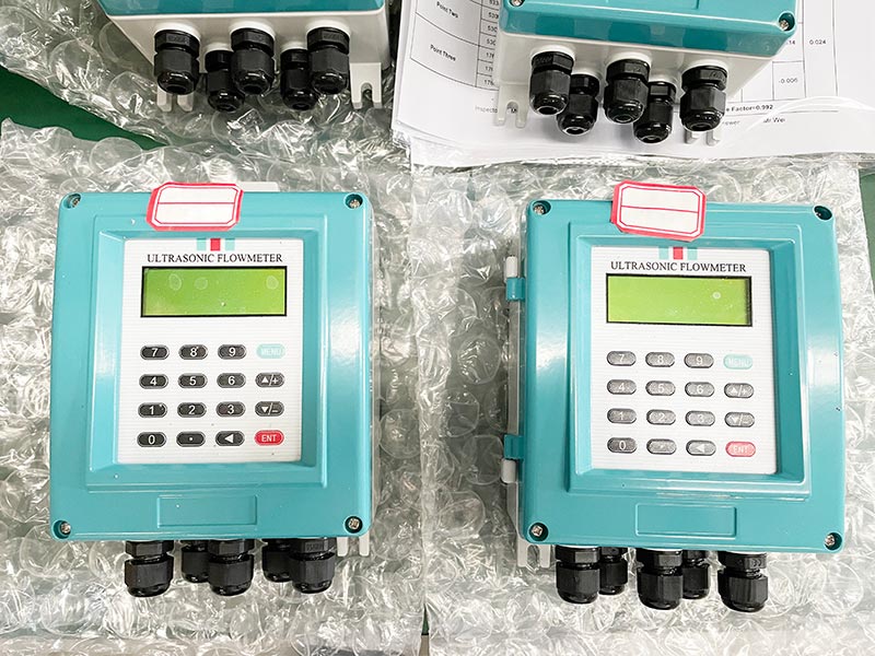 Q&T Wall mounted ultrasonic flowmeter clamp on type transducer
