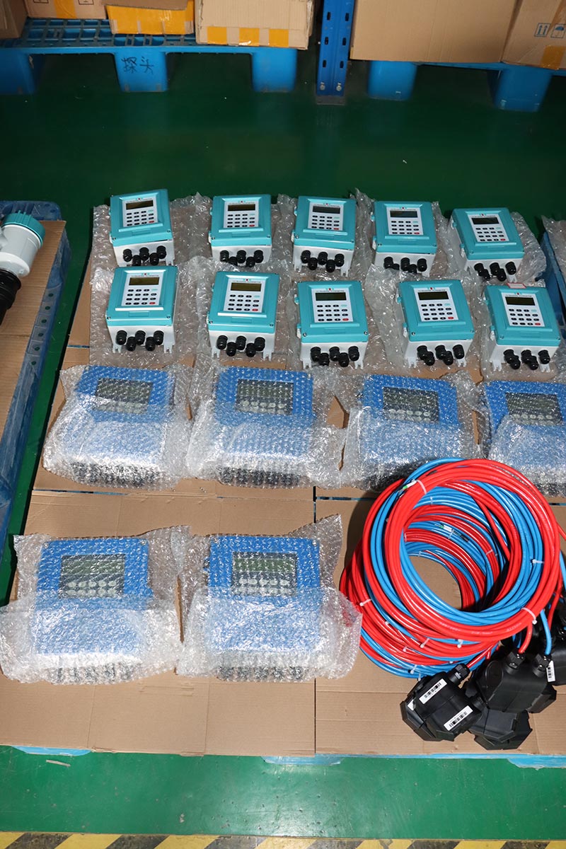 Q&T fixed ultrasonic RS485 flowmeter type with medium flow sensor