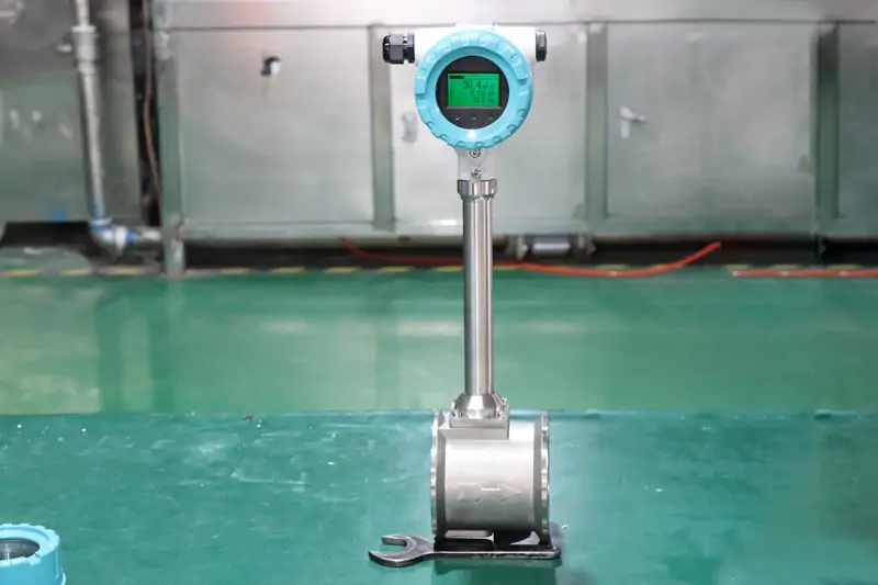 Q&T vortex liquid mass flow meter