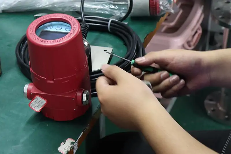 Air mass flow meters insert thermal gas flow meter
