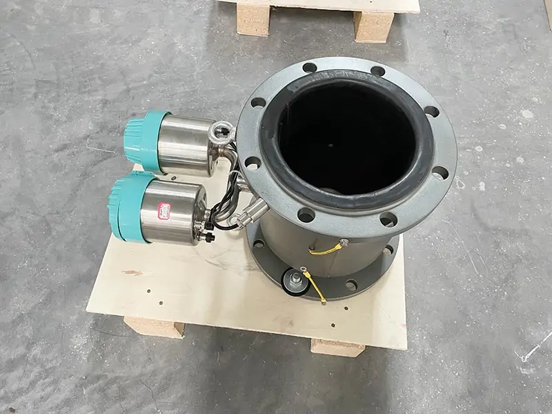 Battery powered MODBUS magnetic flow meter with pulse output