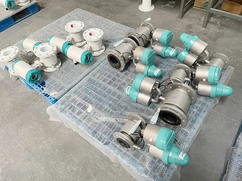 Liquid flow magnetic water meter